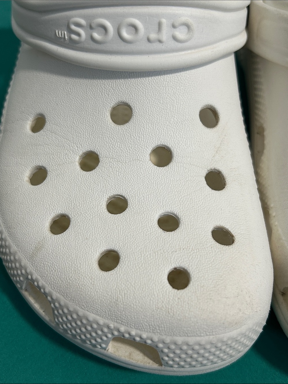 CROCS Kids White Casual Shoes Slip-On Sz: j3 - Picture 3 of 10
